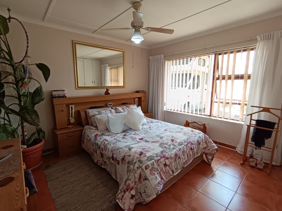 4 Bedroom Property for Sale in Wavecrest Eastern Cape